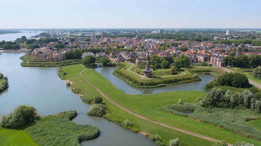 Geschiedenis en monumenten, vesting Gorinchem met de Dalempoort en molen "De Hoop"