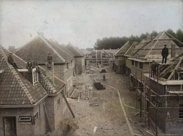 Uitbreiding West, bouw huizen aan de Middenweg (1918-1919).