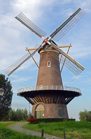 Molen "Nooit Volmaakt" (1772), Bagijnenwal 38.